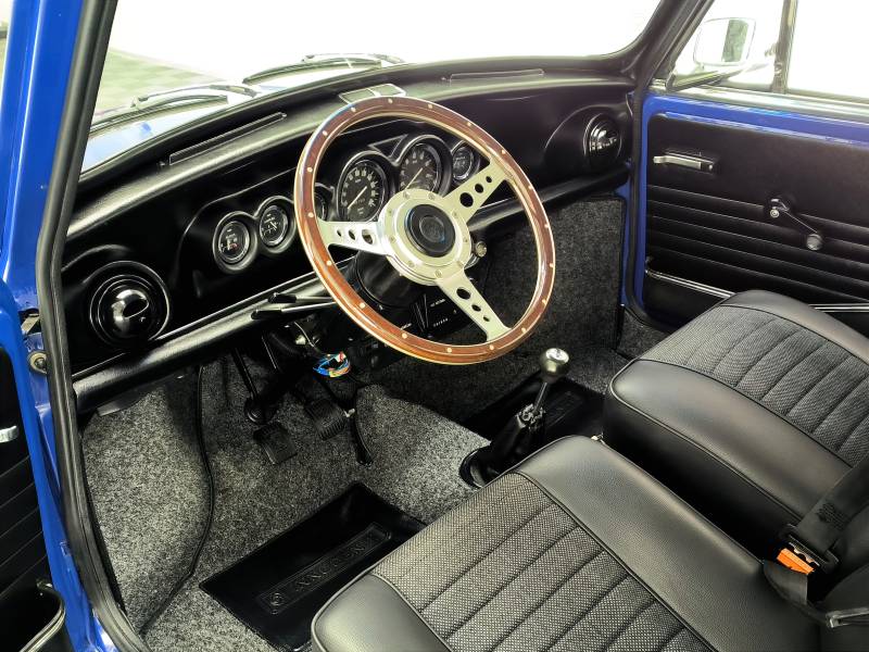 TRAITEMENT CERAMIQUE carrosserie, jantes, vitres et CIRE pour une MINI INNOCENTI COOPER 1300 EXPORT de 1974 sur CHAMBERY