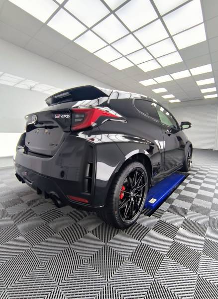 TRAITEMENT CERAMIQUE carrosserie, jantes et kit d'usure PPF sur une TOYOTA YARIS GR Track Édition de 2021 sur JACOB-BELLECOMBETTE