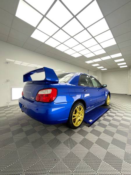 PREPARATION ESTHETIQUE, POSE D'UNE CIRE et fourniture d'une HOUSSE D'INTERIEUR sur une SUBARU IMPREZA WRX STI de 2003 à CULOZ dans l'AIN..