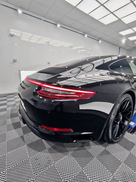 FILM DE PROTECTION PPF & TRAITEMENT CÉRAMIQUE sur une PORSCHE 911 991.2 CARRERA 4 GTS de 2018 sur St-Genix-sur-Guiers.