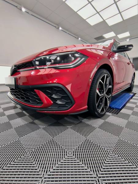PREPARATION ESTHETIQUE / CAR STAGING / CIRE & soin des plastiques extérieurs sur une VOLKSWAGEN POLO GTI de 2023 sur Belley