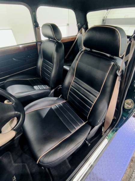 TRAITEMENT CERAMIQUE carrosserie, jantes, plastiques, vitrage, cuir et chassis sur uneMINI COOPER 1.3 MPI Sportback de 1999 sur BELLEY