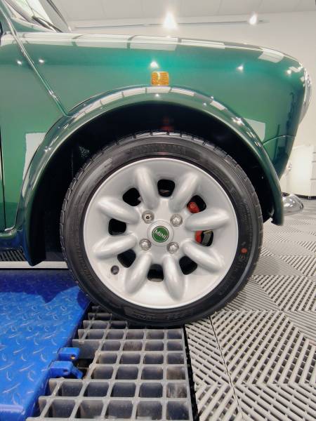 TRAITEMENT CERAMIQUE carrosserie, jantes, plastiques, vitrage, cuir et chassis sur uneMINI COOPER 1.3 MPI Sportback de 1999 sur BELLEY