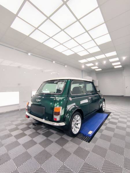 TRAITEMENT CERAMIQUE carrosserie, jantes, plastiques, vitrage, cuir et chassis sur uneMINI COOPER 1.3 MPI Sportback de 1999 sur BELLEY