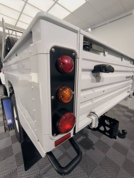 POLISSAGE & AIDE A LA REVENTE sur un LAND ROVER DEFENDER PICK UP de 2015 sur BELLEY