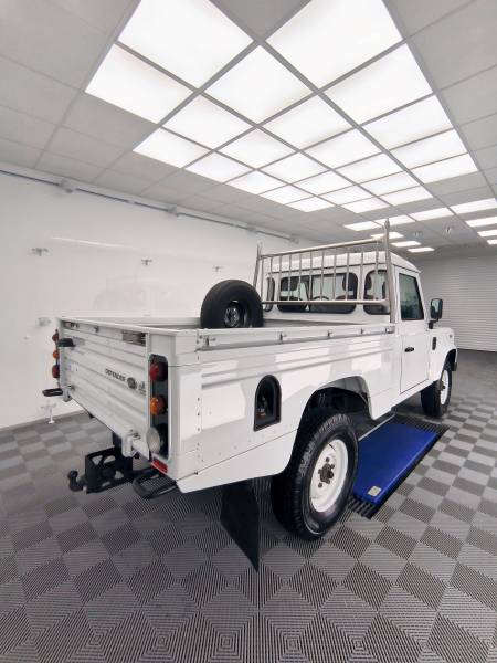 POLISSAGE & AIDE A LA REVENTE sur un LAND ROVER DEFENDER PICK UP de 2015 sur BELLEY
