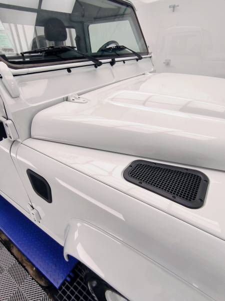 POLISSAGE & AIDE A LA REVENTE sur un LAND ROVER DEFENDER PICK UP de 2015 sur BELLEY