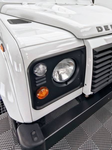 POLISSAGE & AIDE A LA REVENTE sur un LAND ROVER DEFENDER PICK UP de 2015 sur BELLEY