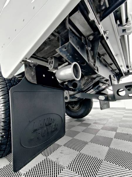 POLISSAGE & AIDE A LA REVENTE sur un LAND ROVER DEFENDER PICK UP de 2015 sur BELLEY