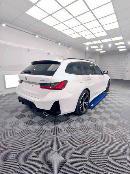 TRAITEMENT CERAMIQUE carrosserie, jantes et vitrage sur une BMW Série 3 Touring Alpinweiss de 2024 sur BELLEY
