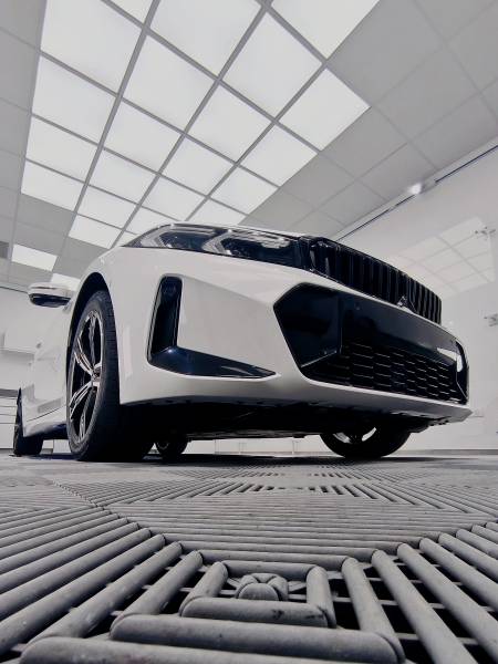 TRAITEMENT CERAMIQUE carrosserie, jantes et vitrage sur une BMW Série 3 Touring Alpinweiss de 2024 sur BELLEY