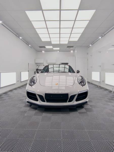 TRAITEMENT CERAMIQUE carrosserie, plastiques extérieurs, jantes et soin complet intérieur avec traitement céramique des cuir sur une PORSCHE 911 Type 991.2 Carrera 4 GTS de 2017 sur Belley.