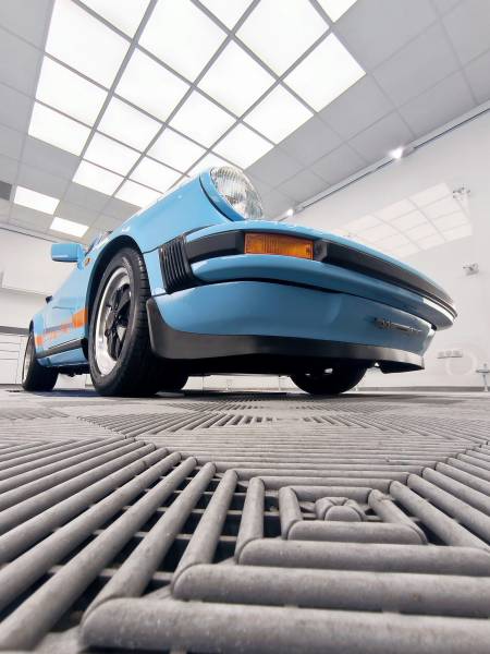 TRAITEMENT CERAMIQUE complet carrosserie, jantes, plastiques, vitrage et soin intégral de l'intérieur et des cuirs sur une PORSCHE 911 Type G 3.0 SC Gulf de 1983 sur ANNEMASSE 74 HAUTE SAVOIE