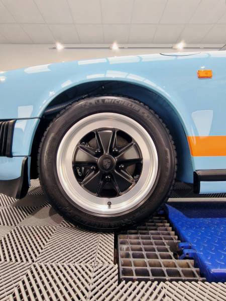 TRAITEMENT CERAMIQUE complet carrosserie, jantes, plastiques, vitrage et soin intégral de l'intérieur et des cuirs sur une PORSCHE 911 Type G 3.0 SC Gulf de 1983 sur ANNEMASSE 74 HAUTE SAVOIE