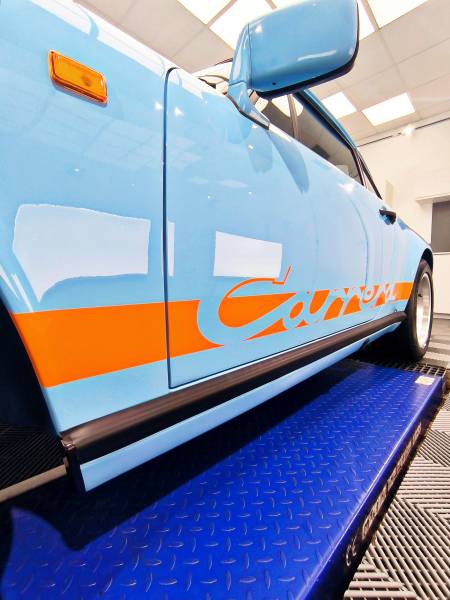 TRAITEMENT CERAMIQUE complet carrosserie, jantes, plastiques, vitrage et soin intégral de l'intérieur et des cuirs sur une PORSCHE 911 Type G 3.0 SC Gulf de 1983 sur ANNEMASSE 74 HAUTE SAVOIE