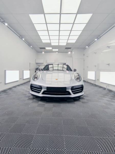 DETAILING PORSCHE
