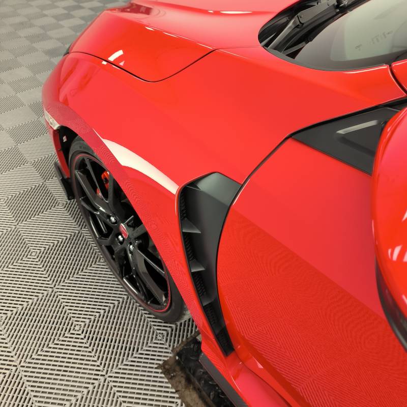 TRAITEMENT CERAMIQUE complet carrosserie, jantes, plastiques et vitrage sur une HONDA CIVIC TYPE R ph.1 FK8 de 2019 sur BELLEY